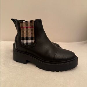 Burberry Black Kids Boots with Check Pattern